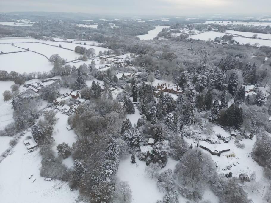 Modern Country Villa, Stunning Gardens And View Tunbridge Wells Extérieur photo